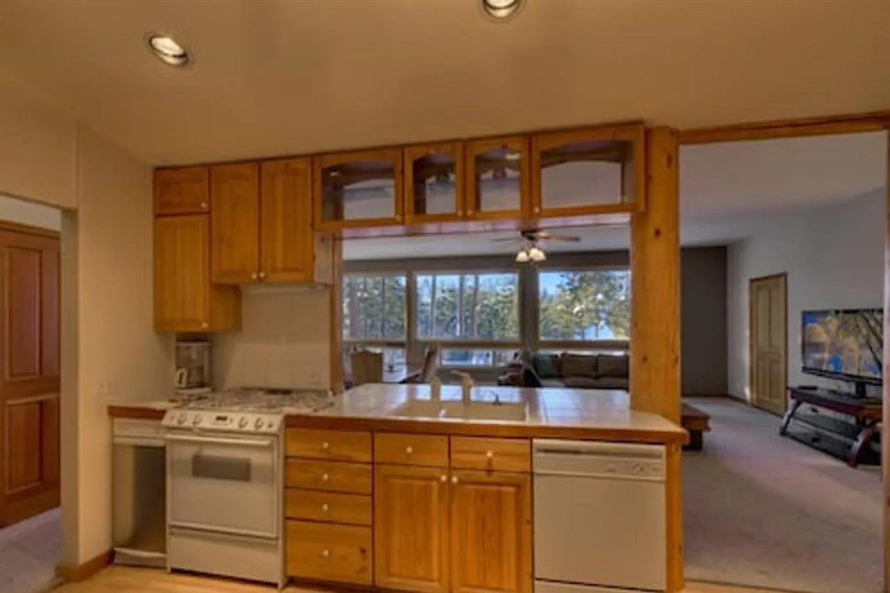 716 Lakeview Ave سووث لاك تاهوي
