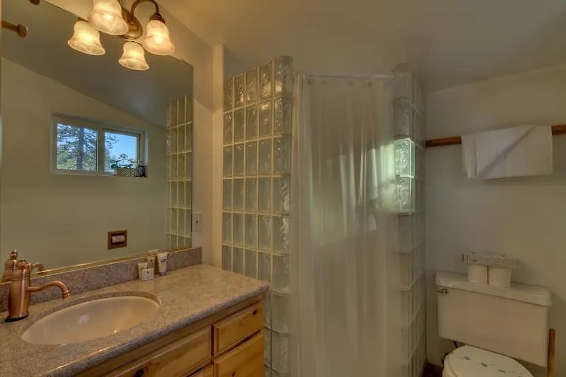 بيت للعطل 716 Lakeview Ave سووث لاك تاهوي