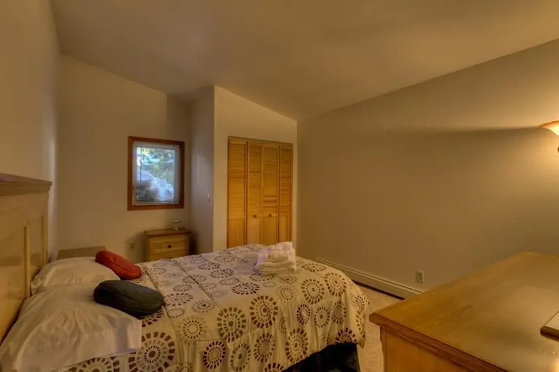 بيت للعطل 716 Lakeview Ave سووث لاك تاهوي